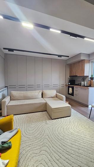Apartament cu 3 camere semidecomandat în Cug