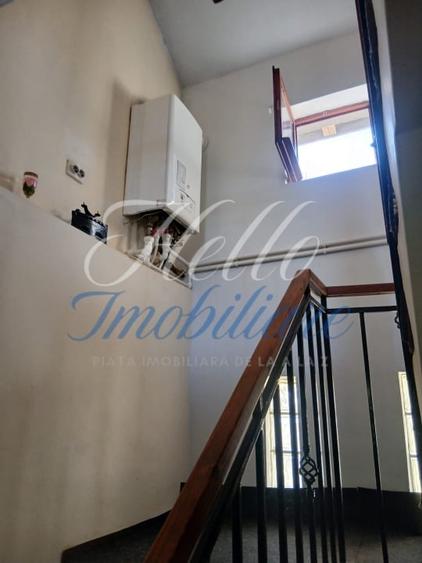 Casă individuală cu 3 camere cu Canalizare în Luna de Sus