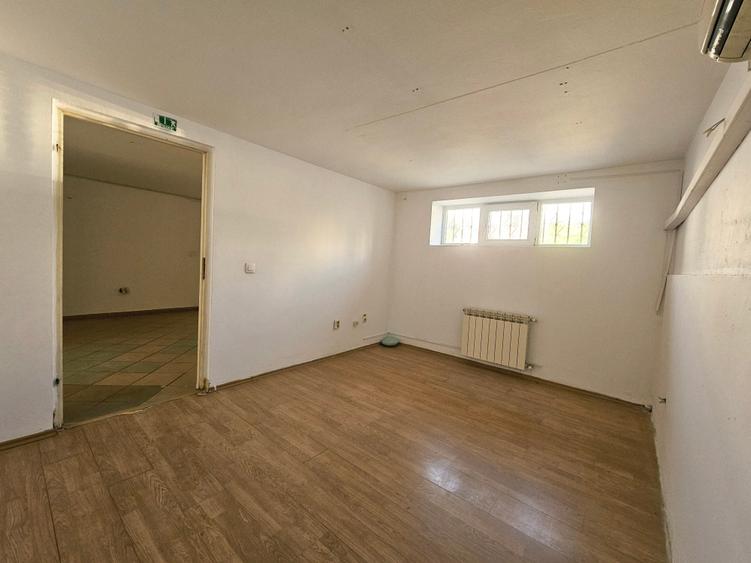 Casă individuală cu 10 camere cu Canalizare în Central