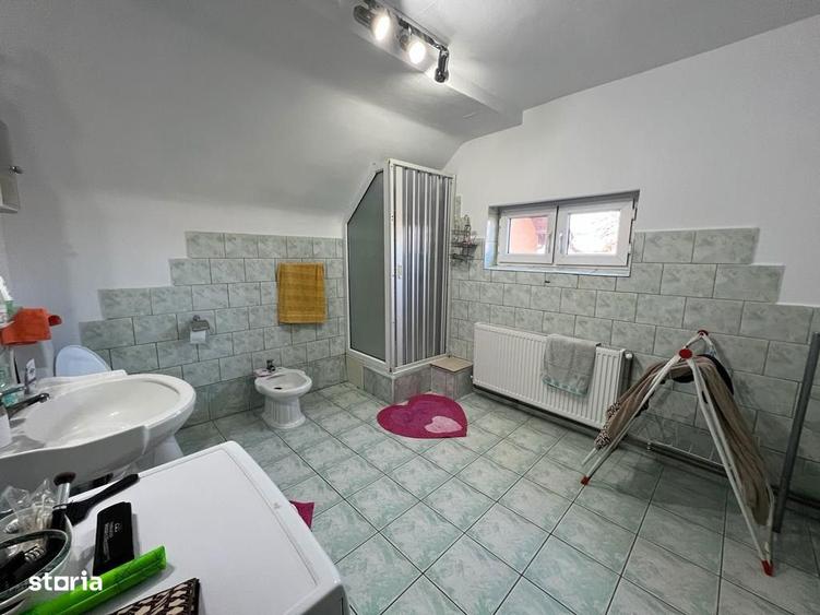 Casă cu 5 camere cu Teren 150 Mp în Central