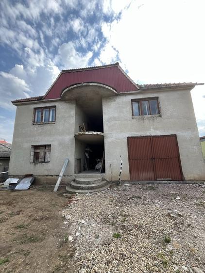 Casă cu 4 camere în Central