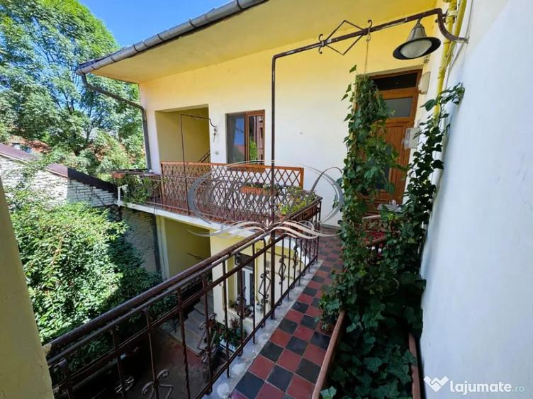 Apartament cu 3 camere semidecomandat, mobilat în Semicentral