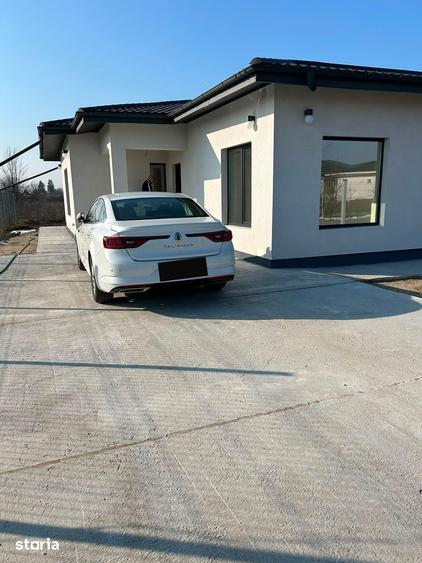 Casă cu 3 camere cu Teren 518 Mp în Adunații-Copăceni