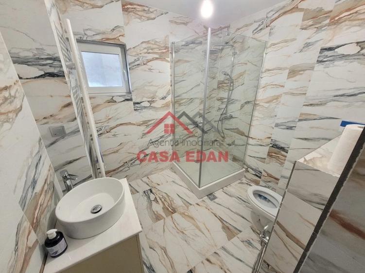 Casă individuală cu 6 camere cu Teren 550 Mp în Central