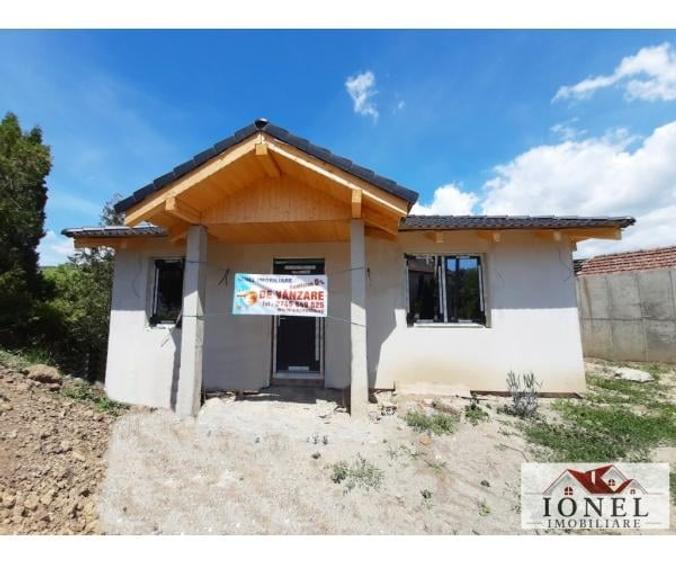 Casă individuală cu 3 camere cu Canalizare în Cricău