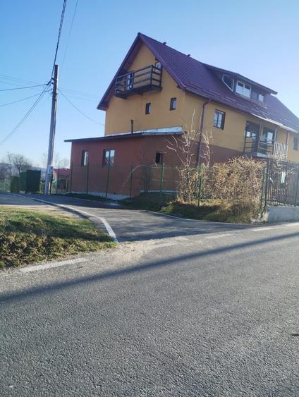 Casă cu 4 camere în Petros
