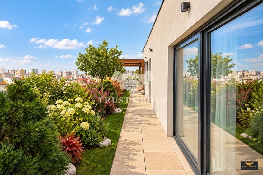 Penthouse cu 4 camere semidecomandat, mobilat în Ultracentral