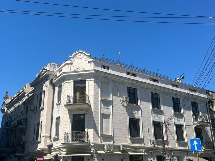 Birou, de 98 mp, în Central