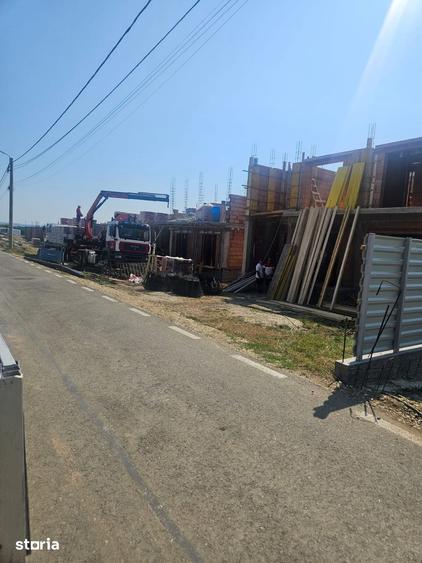 Casă cu 4 camere cu Teren 400 Mp în Bradu