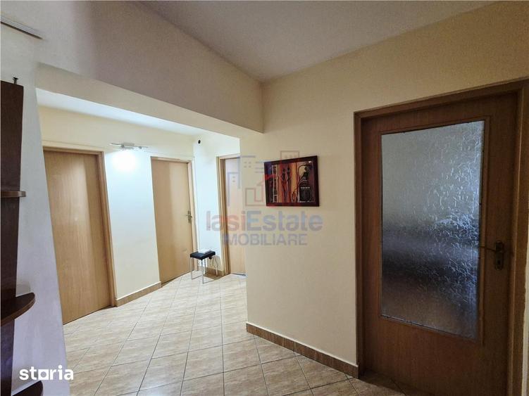 Apartament cu 3 camere decomandat în Nicolina