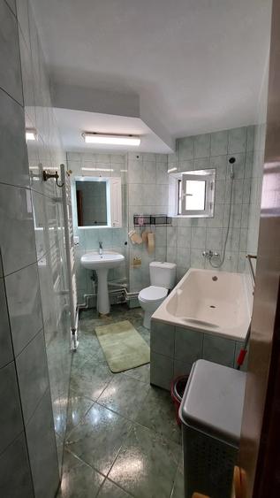 Apartament cu 3 camere decomandat în Siderurgiștilor