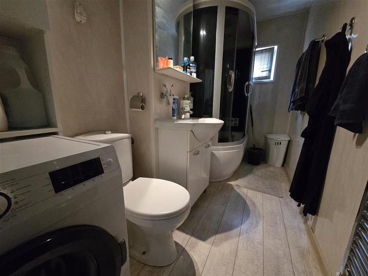 Apartament cu 3 camere decomandat în Griviței
