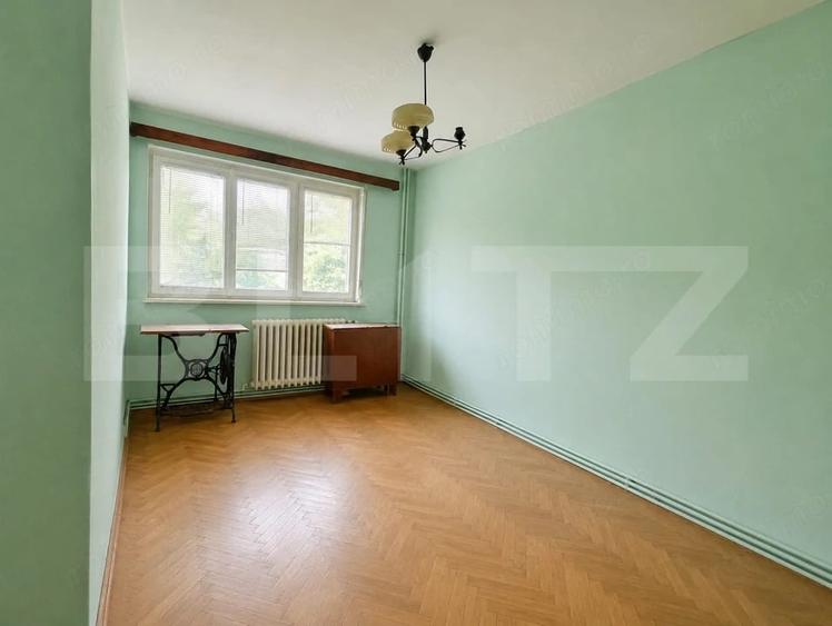 Apartament cu 4 camere decomandat în Central