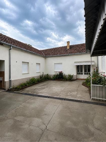 vand casa , 6 camere , 2 bai , curte , anexe . - 5
