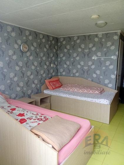Casă individuală cu 9 camere cu Canalizare în Săcădat