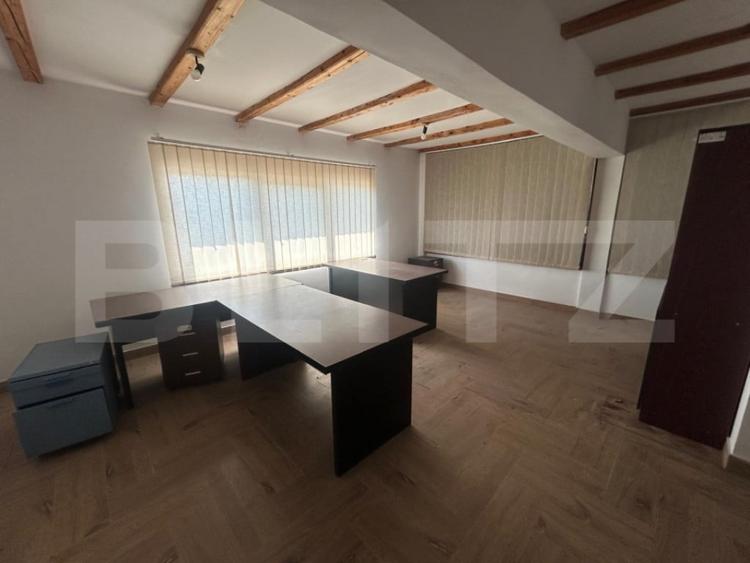Spațiu comercial, de 1,500 mp, în Central