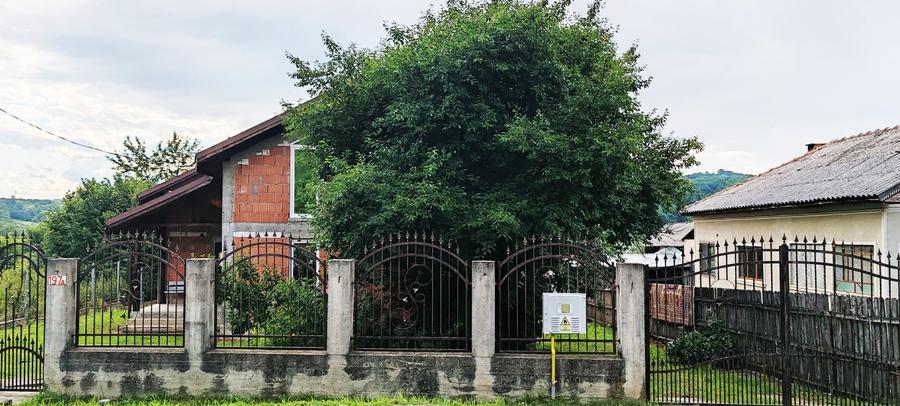 Casă individuală cu 4 camere cu Teren 2446 Mp în Manga
