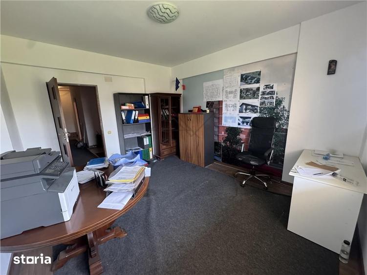 Apartament cu 4 camere decomandat în Est