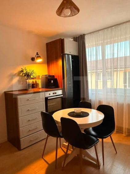 Apartament cu 3 camere de vânzare, Garaj subteran, zona Centrala - 2