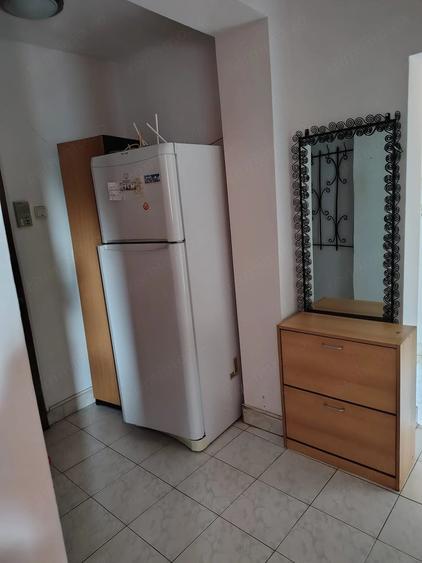 Apartament cu 3 camere decomandat în Spitalul Județean