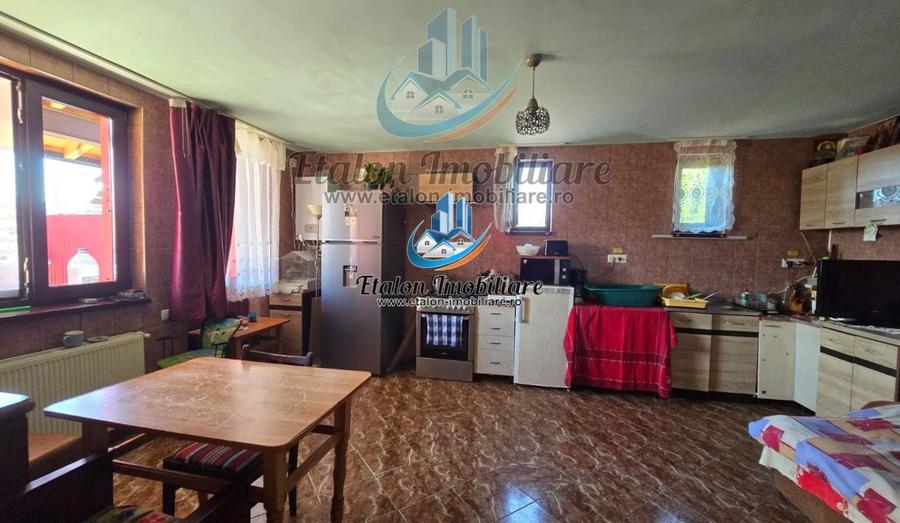 Casă individuală cu 5 camere cu Teren 805 Mp în Periferie