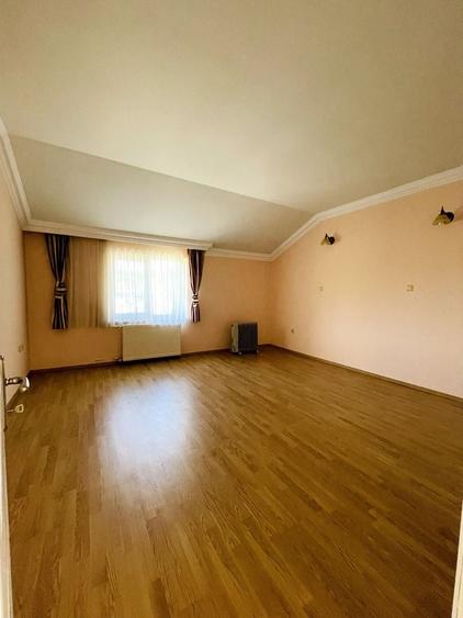 Casă individuală cu 5 camere cu Canalizare în Băile Felix
