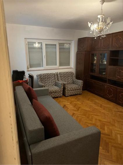 Apartament cu 3 camere decomandat în Plăvăț II