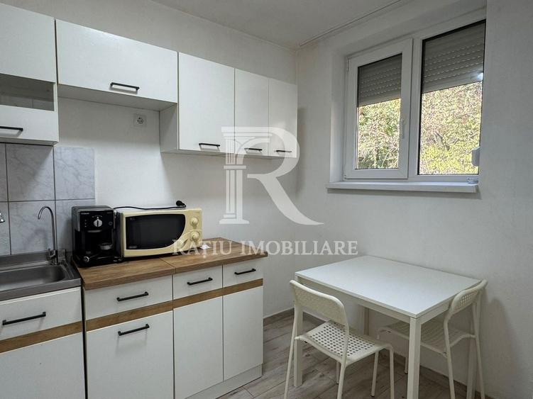 Apartament cu 2 camere decomandat, mobilat în Ultracentral