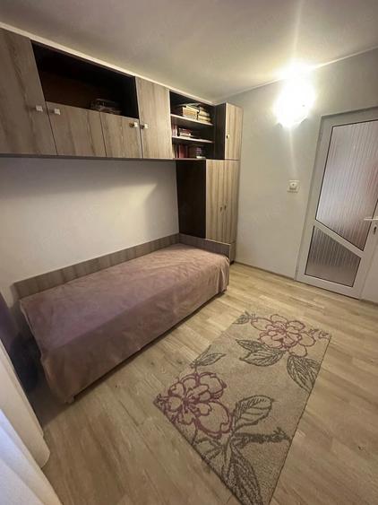Apartament cu 3 camere decomandat în Milcov