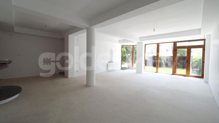 Duplex cu 6 camere cu Canalizare în Iancu Nicolae