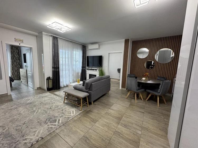 Apartament cu 3 camere semidecomandat, mobilat în Florești