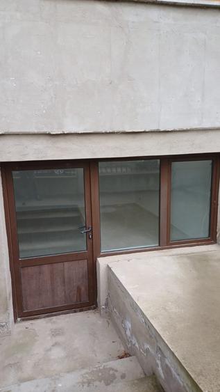Casă individuală cu 8 camere cu Canalizare în Granit