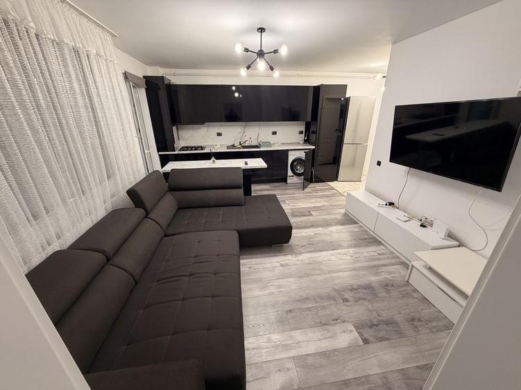 Apartament cu 2 camere decomandat în Florești