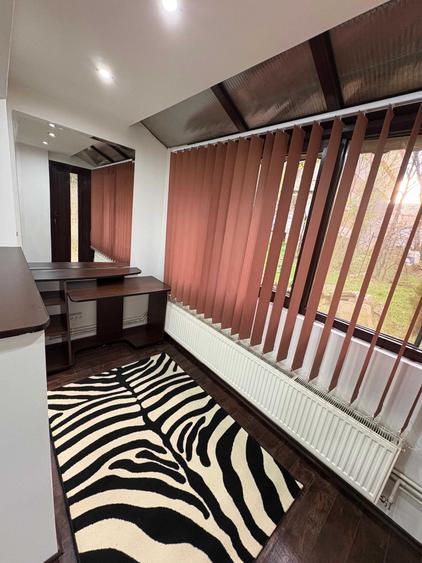Apartament cu 3 camere semidecomandat în Cetate