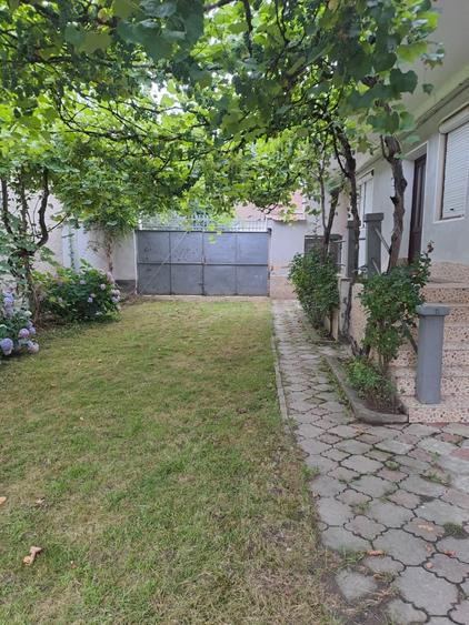 Casă cu 6 camere cu Teren 1000 Mp în Mândra