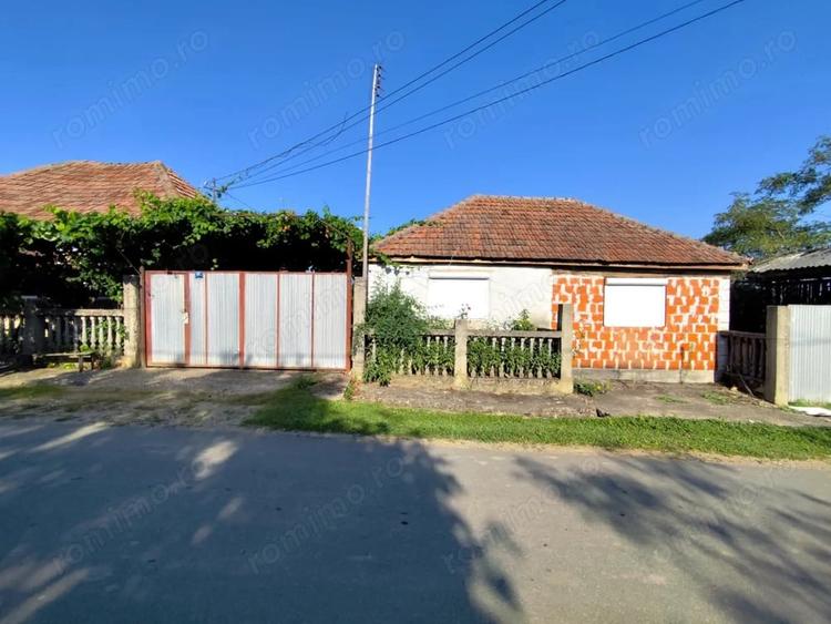 Casă cu 2 camere cu Teren 4600 Mp în Calea Mare