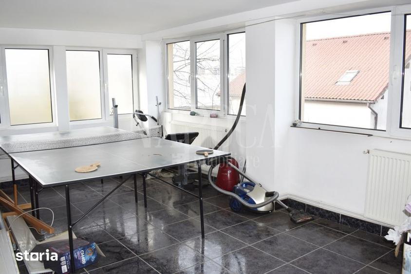Casă cu 7 camere cu Teren 490 Mp în Nufărul
