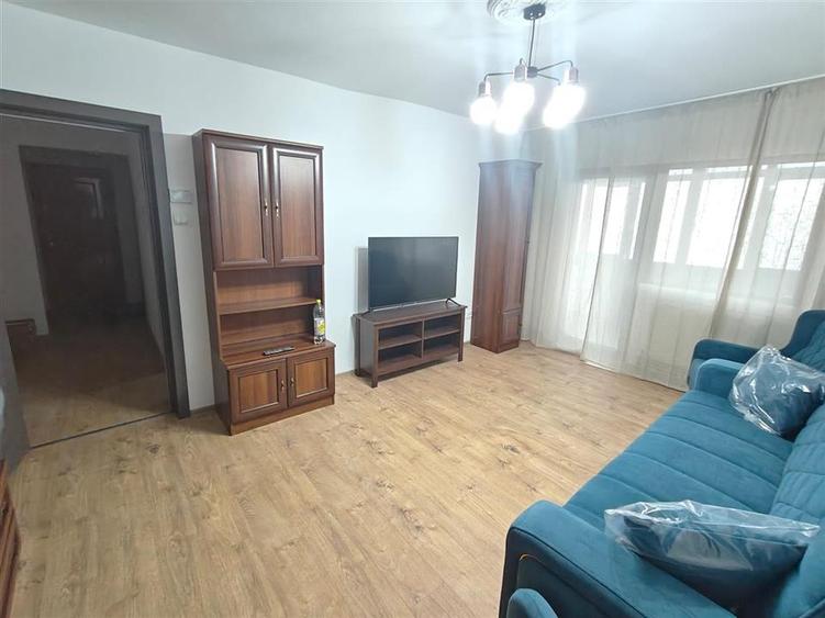 Apartament cu 3 camere decomandat, mobilat în Dacia