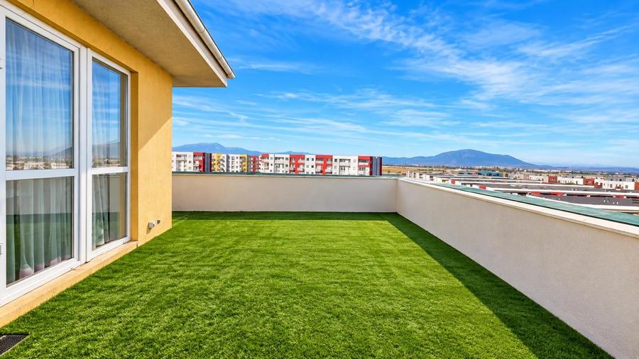 Penthouse cu 2 camere decomandat în Avantgarden