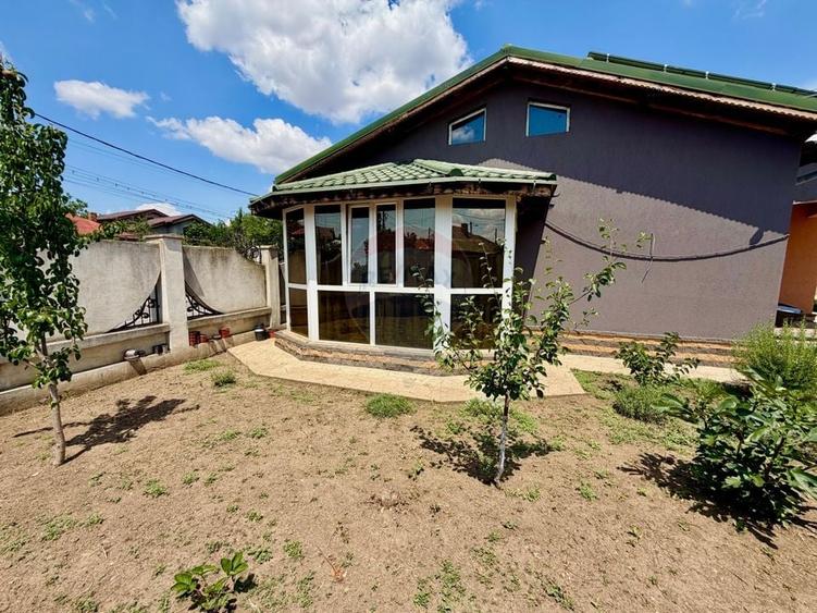 Casă individuală cu 4 camere cu Teren 557 Mp în Central