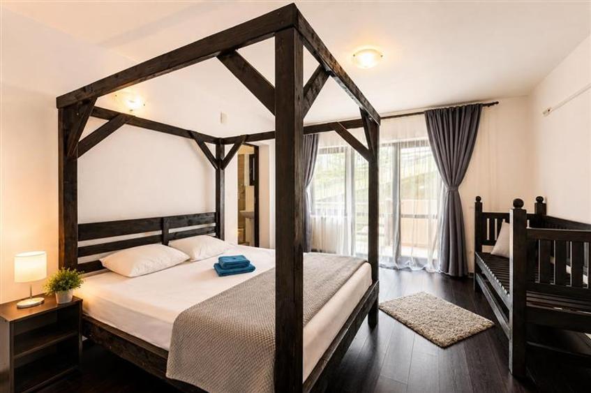 Hotel/Pensiune, de 500 mp, în Exterior Est