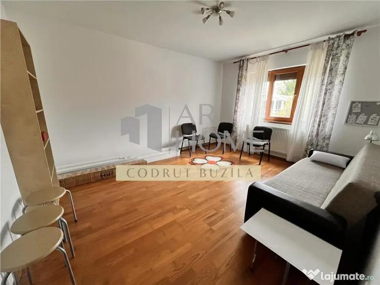 Casă cu 5 camere cu Teren 300 Mp în Central