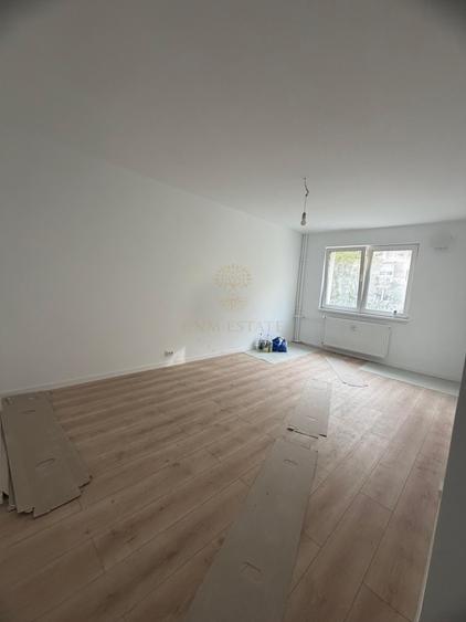 Apartament cu 3 camere decomandat în Berceni