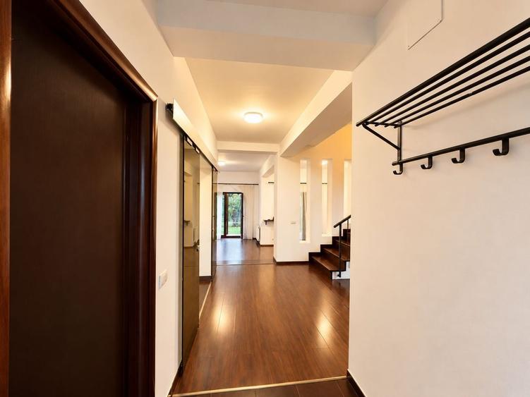 Duplex cu 5 camere cu Canalizare în Iancu Nicolae