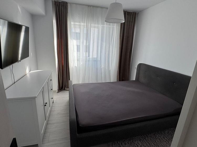 Inchiriez Apartament 3 camere | Bloc Nou | - 1