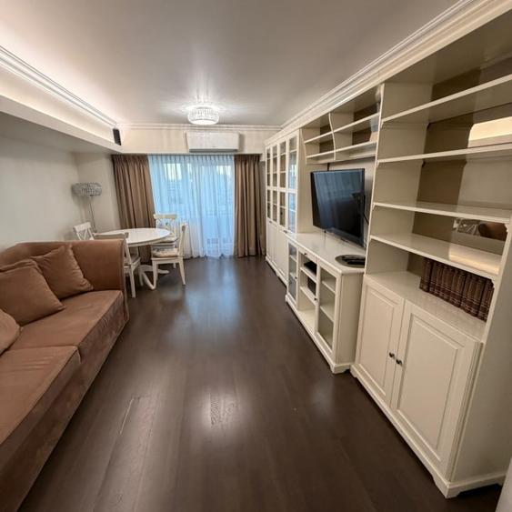 Apartament cu 3 camere semidecomandat, mobilat în Decebal