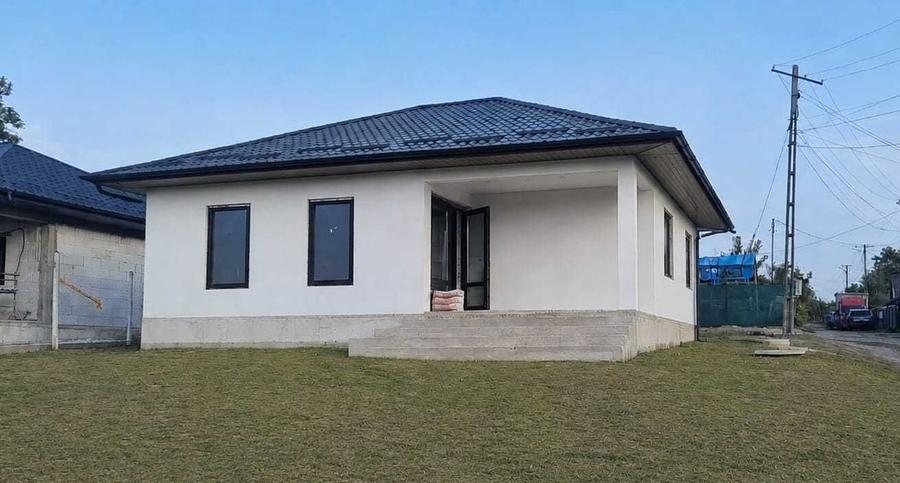 Casă cu 3 camere în Sârca