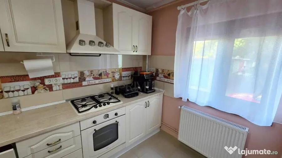Apartament cu 3 camere decomandat în Torontalului