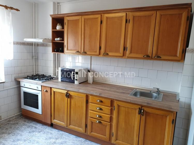 Apartament cu 3 camere decomandat, mobilat în Republicii
