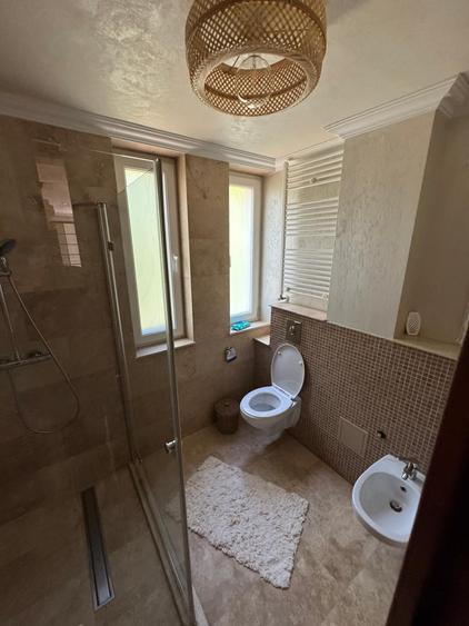 Casă individuală cu 4 camere cu Teren 521 Mp în Central